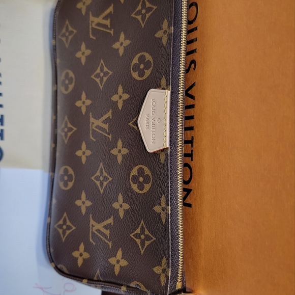 Louis Vuitton Pochette Accessoires - Picture 2 of 10